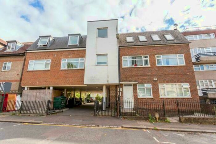 1 Bedroom Flat To Rent In Raglan Road, Walthamstow, London, E17