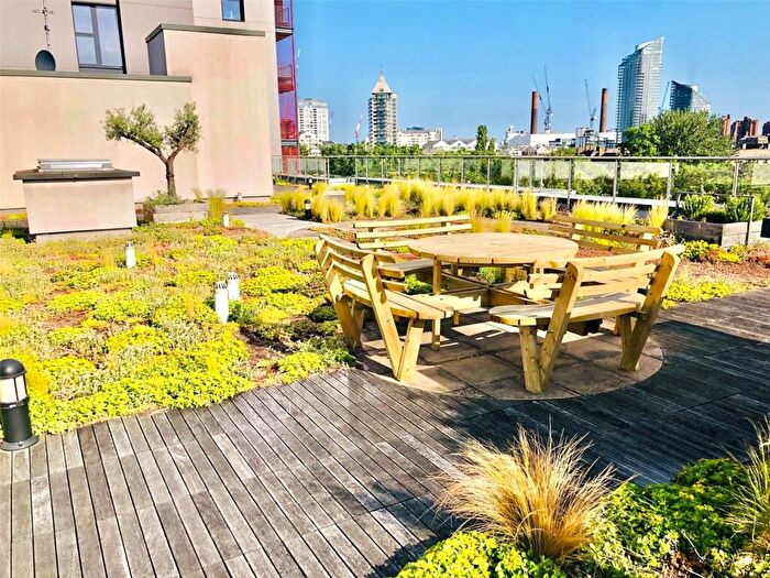 2 Bedroom Apartment To Rent In Gwynne Road, Battersea, London, SW11