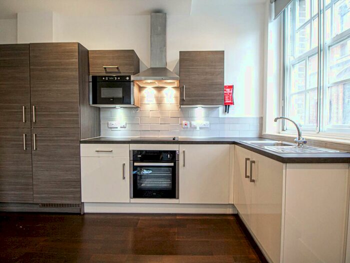 2 Bedroom Apartment To Rent In Park Square South, Leeds, #, LS1