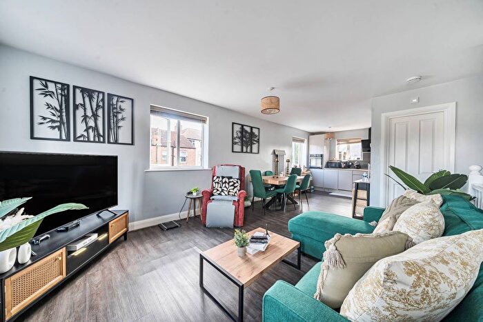 2 Bedroom Maisonette For Sale In Taffy's How, Mitcham, CR4