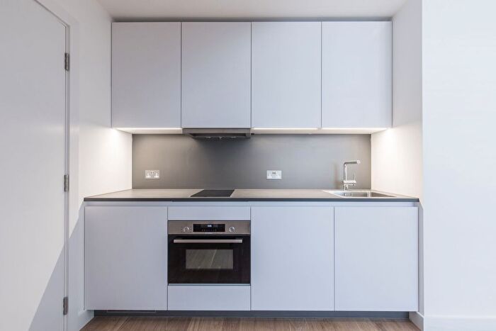 Studio To Rent In Heathfield Park, London, NW2