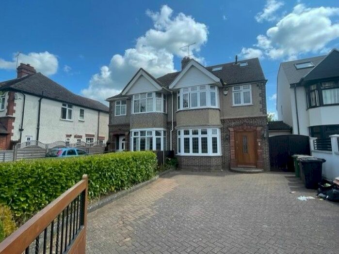 5 Bedroom Semi-Detached House To Rent In Barton Road, Luton, LU3