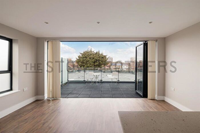 3 Bedroom Apartment To Rent In Picture House, Walthamstow, E17