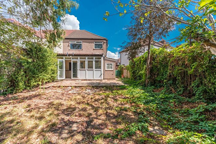 4 Bedroom Semi-detached House For Sale In Carr Road, Northolt, UB5