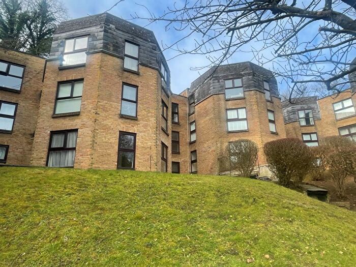 2 Bedroom Flat For Sale In Charterhouse Road, Godalming, GU7
