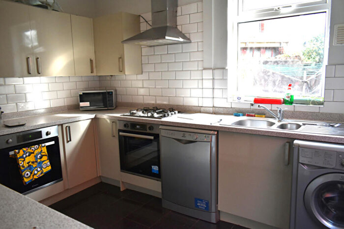 5 Bedroom Terraced House To Rent In Mackintosh Place, Cardiff, CF24