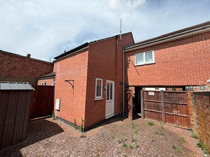 2 Bedroom Flat To Rent In Lindsay Street, Northants, NN16
