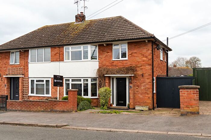 3 Bedroom Semi Detached House For Sale In Highcroft Avenue, Oadby, LE2