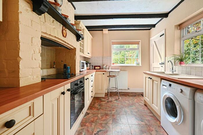 3 Bedroom Detached House For Sale In Windsor Road, Farnborough, GU14