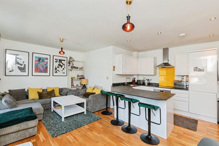 2 Bedroom Flat For Sale In Redcatch Road, Bristol, BS4