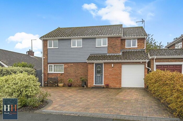3 Bedroom Detached House For Sale In Carleton Close, Hook, Hampshire, RG27