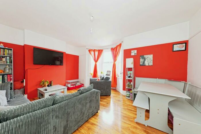 Maisonette For Sale In Church Road, Dover, Kent, CT17