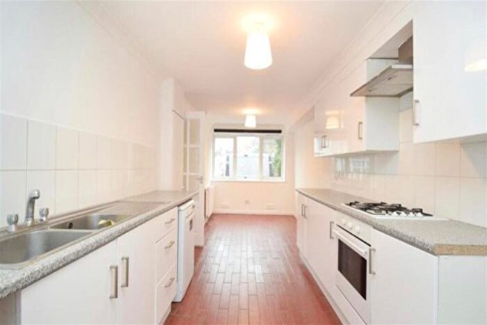6 Bedroom End Of Terrace House To Rent In Priory Close, Finchley, N3