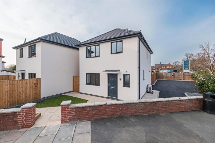 3 Bedroom Detached House For Sale In Pipers Lane, Hoole, CH2