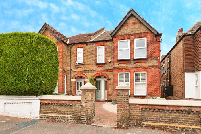 3 Bedroom Maisonette To Rent In Cranley Gardens, Wallington, Surrey, SM6