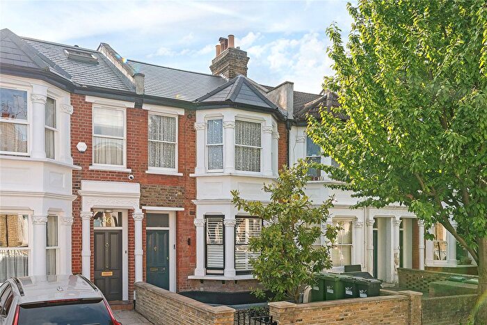 3 Bedroom Flat To Rent In Greenside Road, London, W12