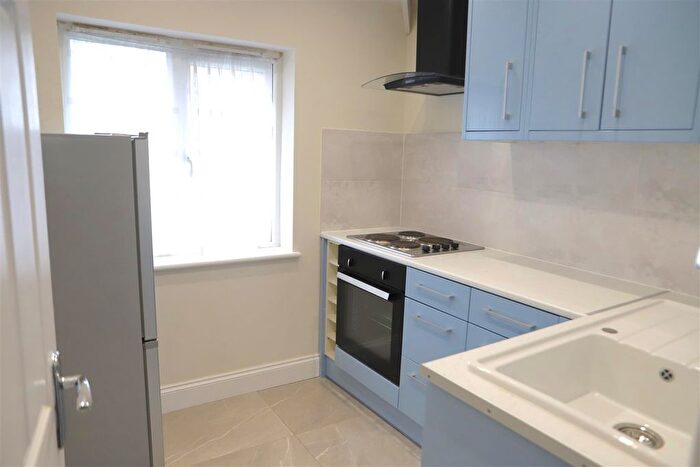 1 Bedroom Flat To Rent In Princess Park Lane, Hayes, Middlesex, UB3