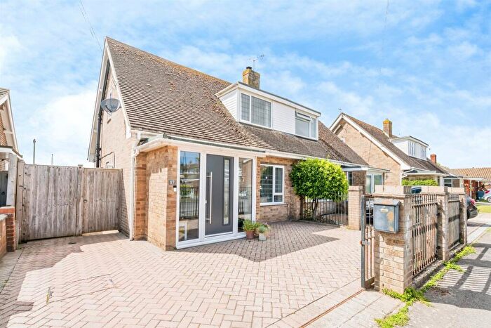 3 Bedroom Semi-Detached House For Sale In Mayfield Close, Bognor Regis, PO21