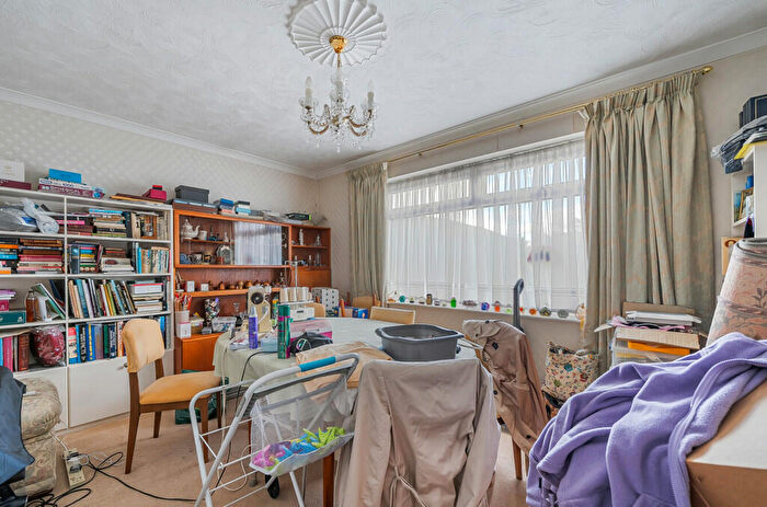 3 Bedroom Detached House For Sale In Sundon Road, Houghton Regis, Dunstable, LU5