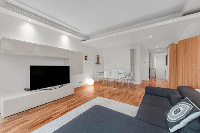 2 Bedroom Flat For Sale In City Road, Islington, EC1Y