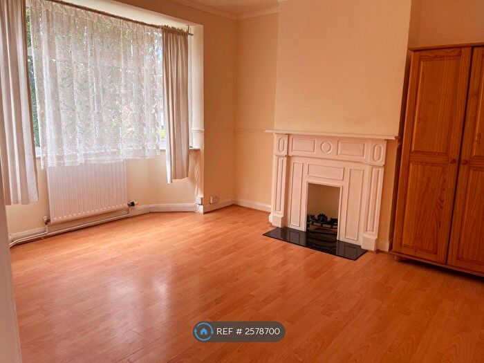 2 Bedroom Maisonette To Rent In Wordsworth Avenue, Greenford, UB6