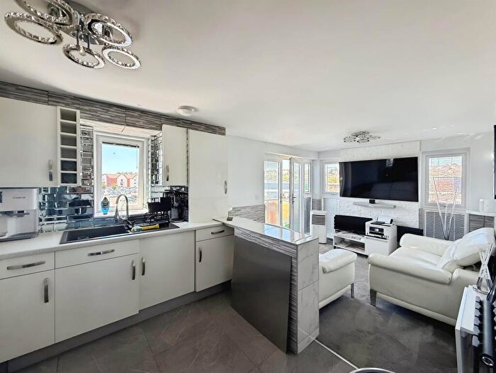 2 Bedroom Flat For Sale In Neptune Road, Barry, CF62