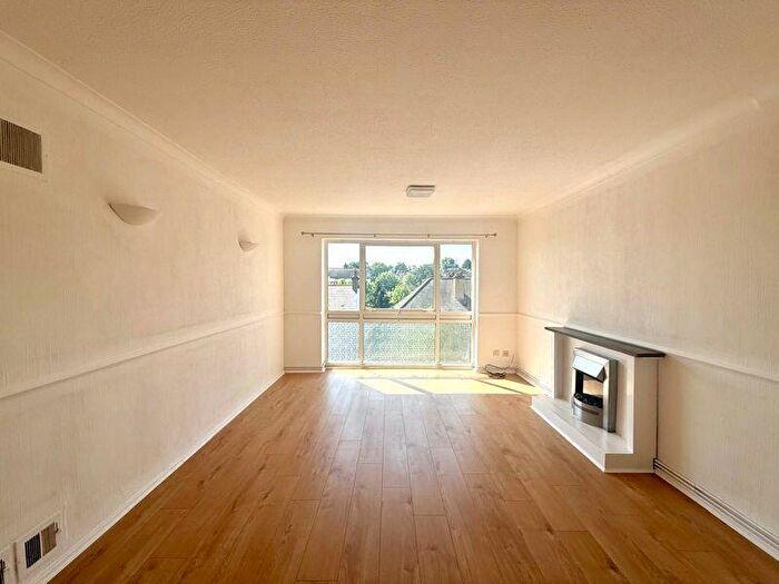 2 Bedroom Apartment To Rent In Bosworth Road, Barnet, EN5