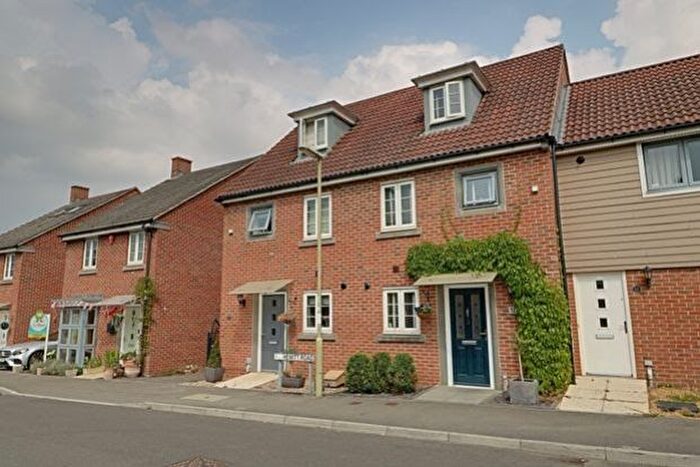 3 Bedroom Terraced House To Rent In Hewitt Road, Basingstoke, Hampshire, RG24