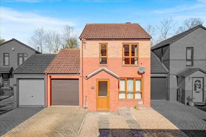 3 Bedroom Detached House For Sale In Christian Court, Willen, Milton Keynes, MK15