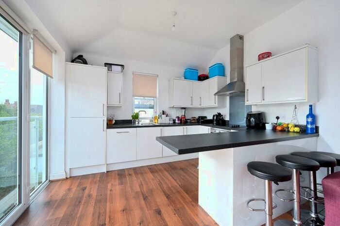 2 Bedroom Apartment To Rent In Hove Park Villas, Hove, BN3