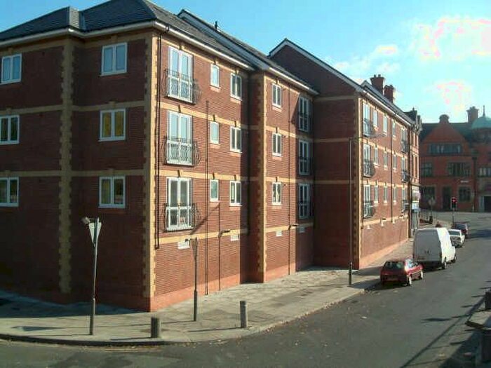 2 Bedroom Flat To Rent In Bishops Court, Aigburth, Liverpool L17