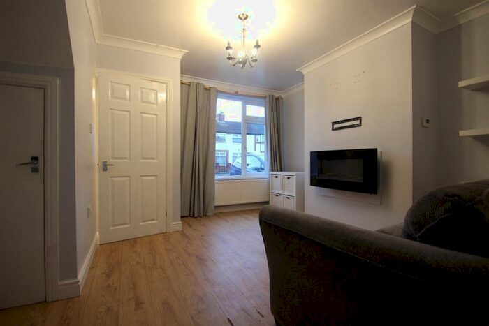 2 Bedroom Terraced House To Rent In Roslyn Road, Hull, HU3