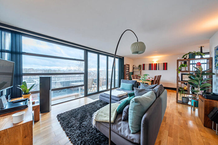 2 Bedroom Flat For Sale In York Grove, Peckham, London, SE15