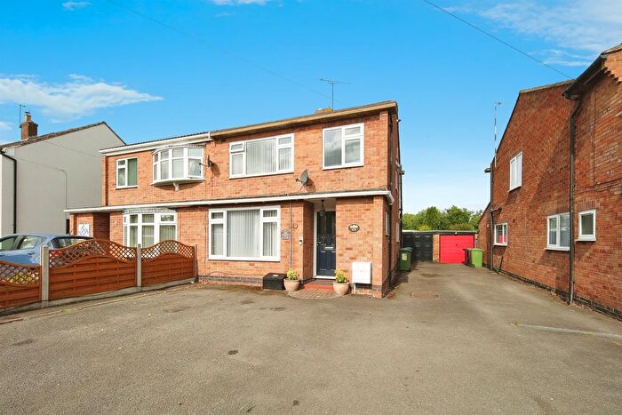 3 Bedroom Semi Detached House For Sale In Farmer Ward Road, Kenilworth, CV8