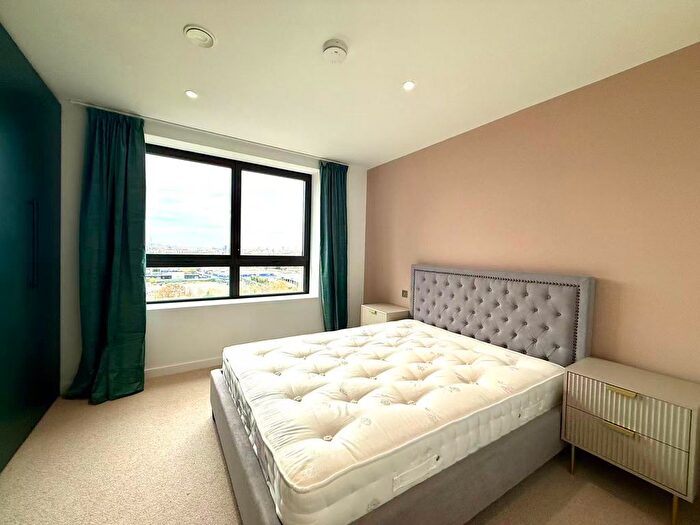 2 Bedroom Flat To Rent In East Parkside, London, SE10