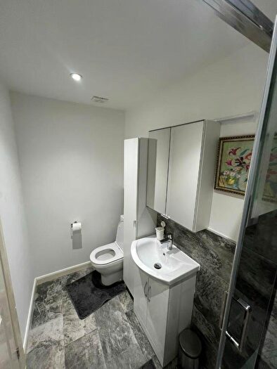 1 Bedroom Apartment To Rent In Springfield Mount, London, NW9