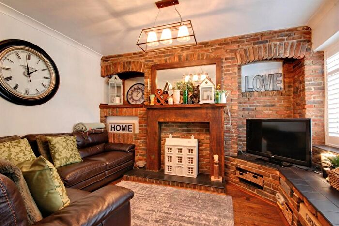 2 Bedroom Semi-Detached House For Sale In Greenwood Avenue, Hull, HU6