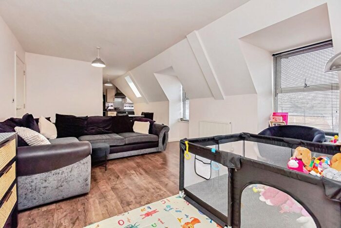 2 Bedroom Flat For Sale In Priestgate, Peterborough, Cambridgeshire, PE1 - Photo 3