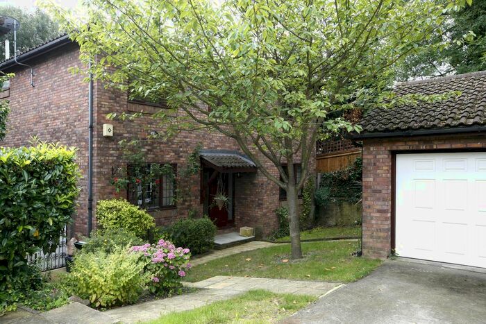 5 Bedroom Detached House To Rent In Arthur Road, London, SW19