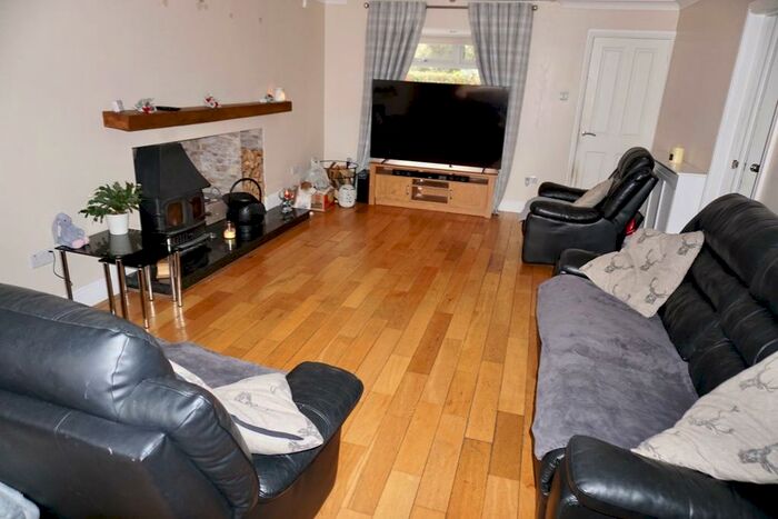 4 Bedroom Detached House For Sale In Meadow Close, NN14