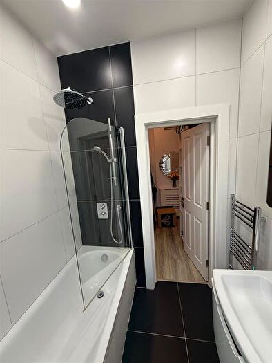 1 Bedroom Flat To Rent In Oakdale Road, SW16