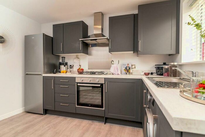 3 Bedroom Semi-Detached House To Rent In Vickers Grange, Bircotes, DN11