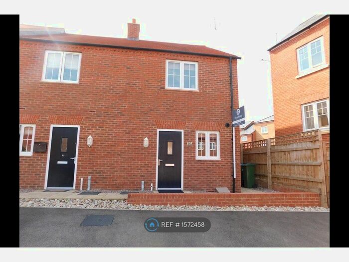2 Bedroom End Of Terrace House To Rent In Needlepin Way, Buckingham, MK18