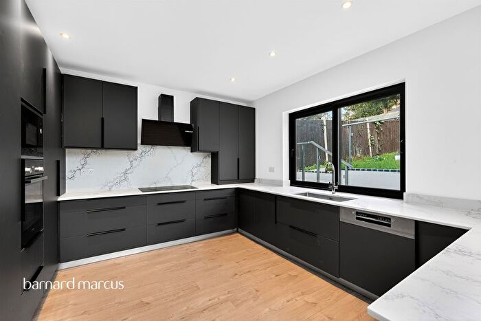 5 Bedroom Detached House For Sale In Donnington Road, Worcester Park, KT4