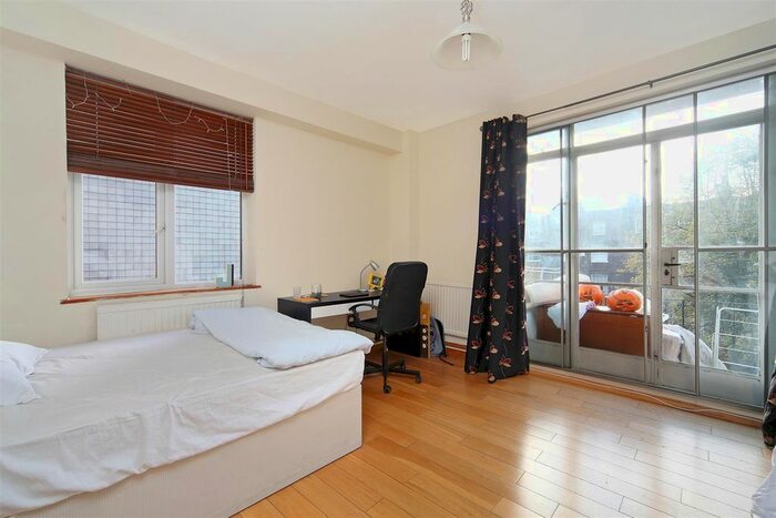3 Bedroom Flat To Rent In Cranfield House, - Southampton Row, Bloomsbury, London, WC1B