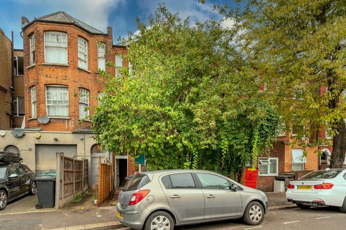 3 Bedroom Flat To Rent In Fairfield Gardens, Crouch End, London, N8