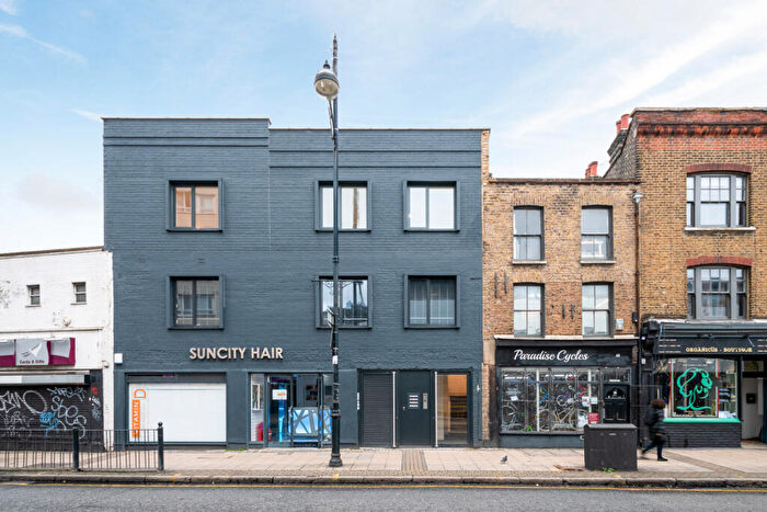 Apartment To Rent In Roman Road, London, E2