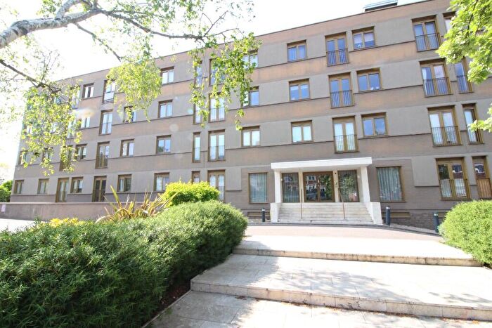 1 Bedroom Flat To Rent In London Road, Sutton, Surrey, SM3