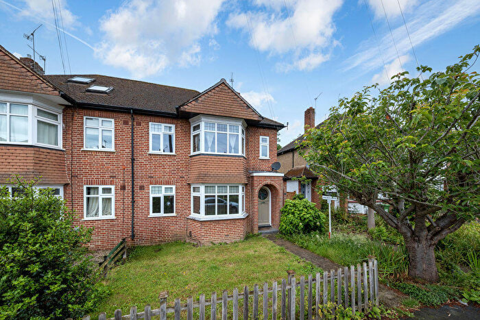 2 Bedroom Flat For Sale In Warwick Road, Thames Ditton, KT7