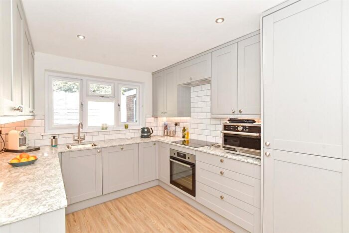 3 Bedroom Detached House For Sale In Swallow Close, Havant, Hampshire, PO9